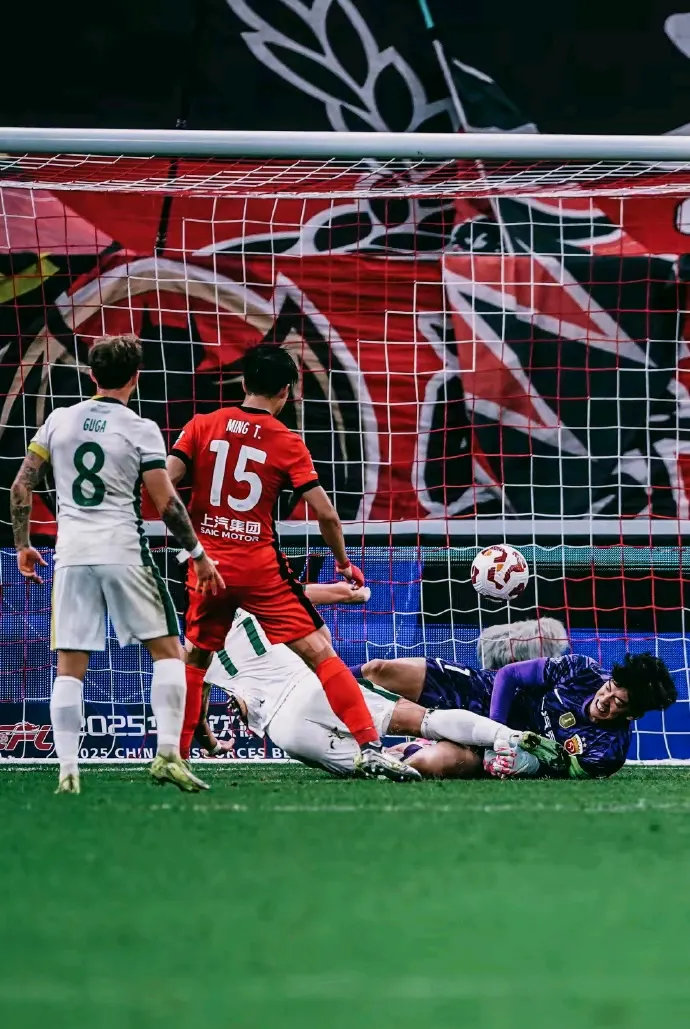 PG电子官方-足球比赛中的临场发挥与失误